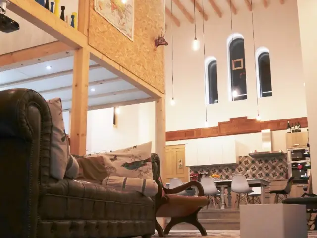 Une église transformée en douillette maison familiale !