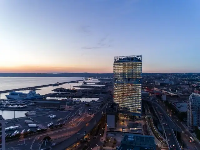 Illusions d'optique - Tour Marseillaise, Jean Nouvel