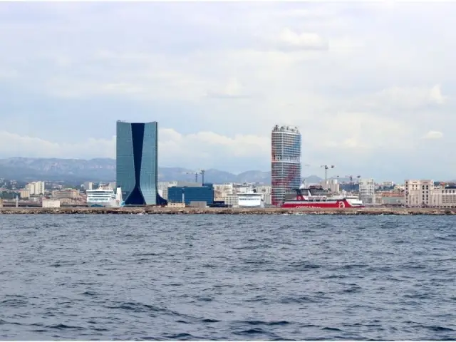 "Soeur cadette de la tour CMA-CGM" - Tour Marseillaise, Jean Nouvel