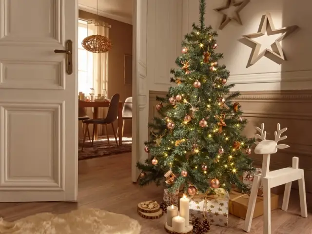 Une déco marron glacé pour un sapin gourmand