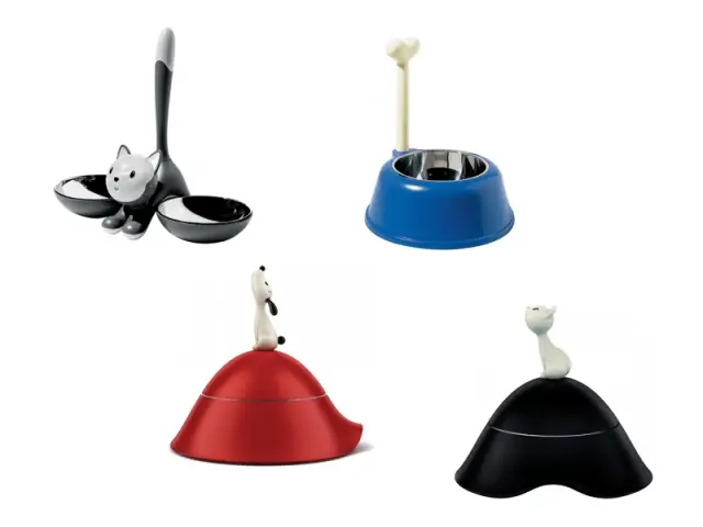 Gamelle pour chat Tigrito,Alessi, prix : 69 &euro;; gamelle pour chien Lupita (bleu), prix : 76 &euro;; gamelle pour chien (rouge), prix : 69 &euro;; gamelle pour chat Moi, prix : 56 &euro;