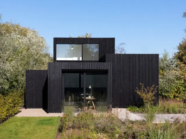 Les quatre cubes donnent un aspect moderne et unique à la maison