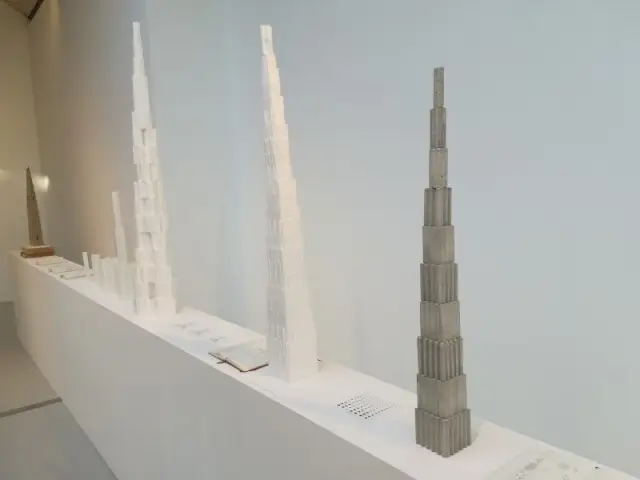 La portabilité de l'ensemble, sur le modèle des pyramides - Tour futuriste au pavillon de l'Arsenal, février 2019