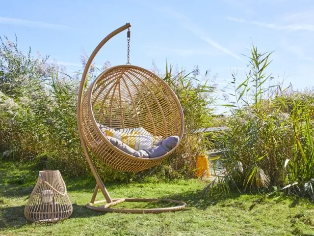 Jardin : un fauteuil cocon pour un été 100% détente