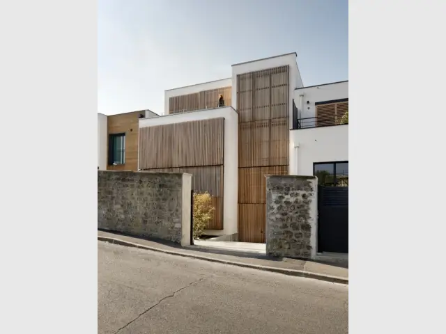 Côté rue, une maison à l'architecture recherchée