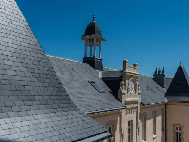 Toiture en ardoise du carré des lettres, à La Rochelle