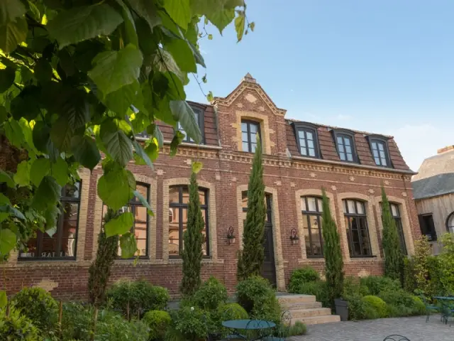 Cette ancienne école abrite désormais une maison d'hôtes pleine de charme