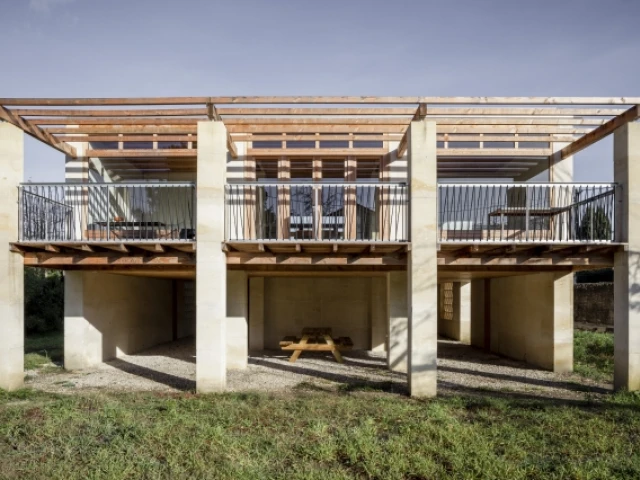 Cette maison de pierre et de bois se passe de chauffage (ou presque)