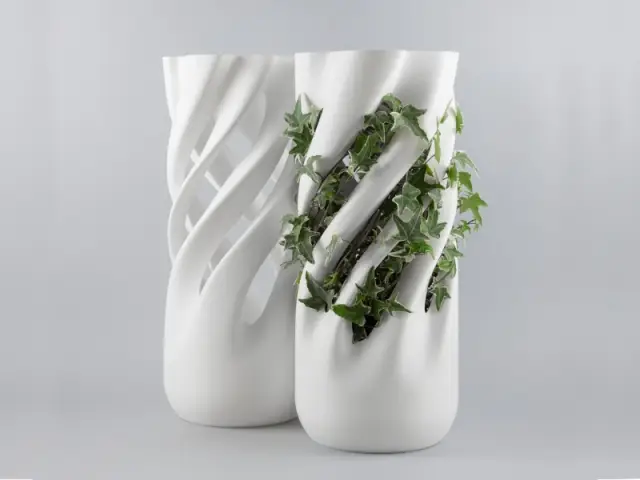 Vase Abbracciame, imprimé en 3D à partir d'amidon de maïs