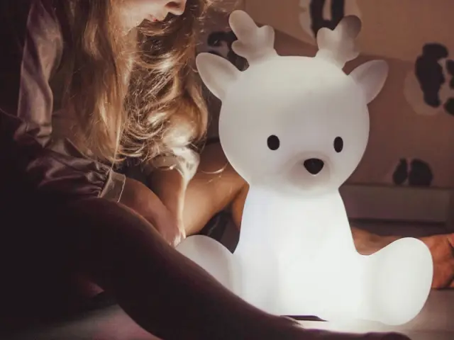 Une adorable veilleuse led en forme de renne