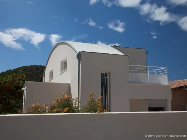 La médaille d'argent revient à Villas Concept, pour "Le Kabanon", une construction en bois édifiée en 1962, avec une opération de rénovation chiffrée à 345.000 &euro;.