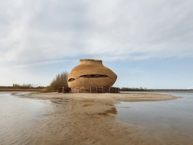 Vous ne devinerez jamais ce qu'est ce drôle d'&oelig;uf&hellip; 