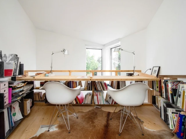 Un bureau bibliothèque en mezzanine 