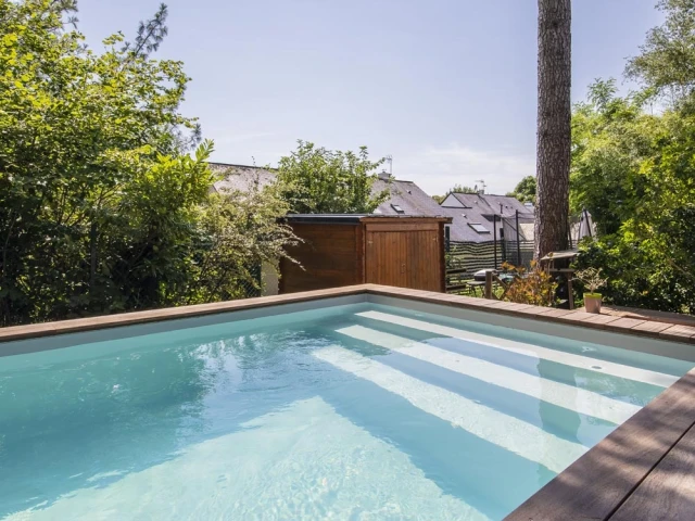 Une piscine conviviale pensée pour la détente