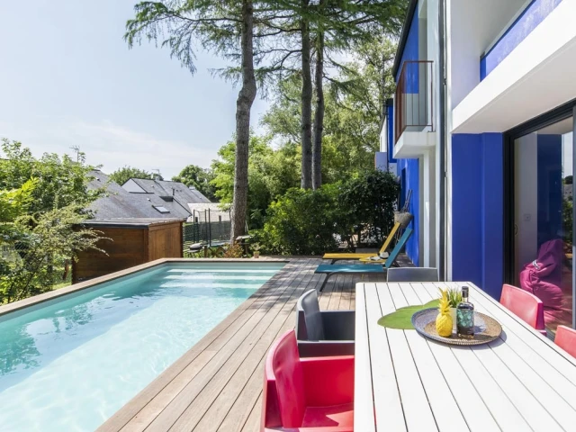 Une chaleureuse terrasse en bois