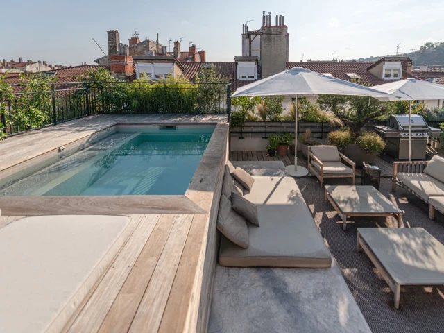 Une mini piscine en rooftop