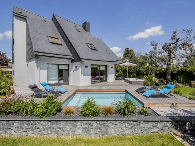 Une petite piscine qui a tout d'une grande