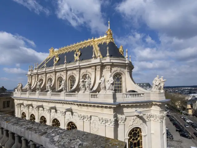 Vue-de-la-chapelle-royale-restaurée