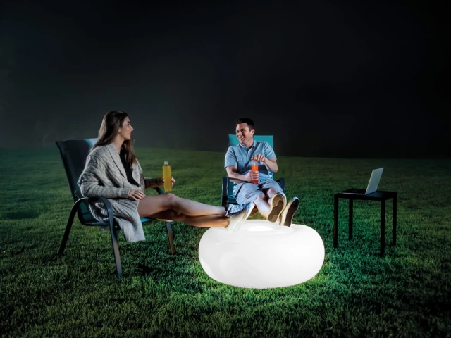 Un pouf lumineux pour éclairer le jardin