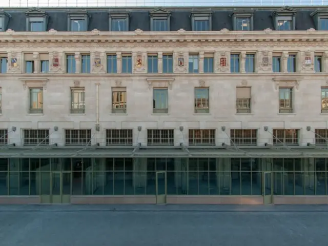 Des menuiseries refaites et des pierres remplacées - Galerie des fresques Paris gare de Lyon 