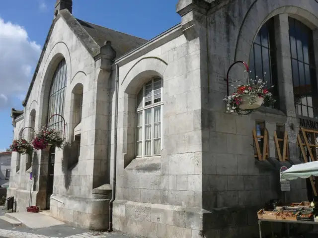 Marché couvert de Pont-l'Abbé-d'Arnoult