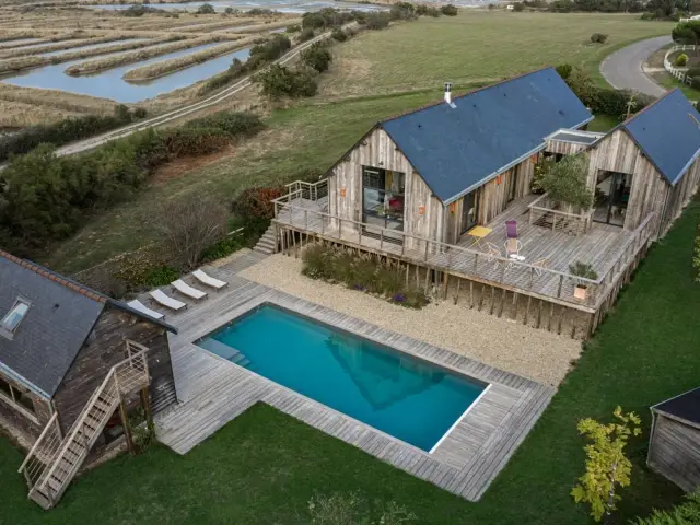 Catégorie piscine familiale de forme angulaire de moins de 40 m2 : Prix spécial intégration paysage