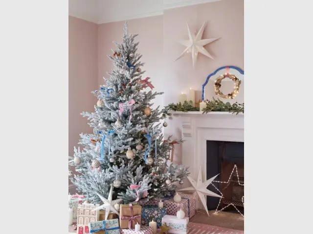 Un sapin de Noël à la décoration pastel