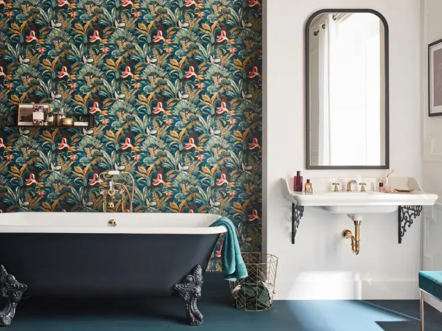 Une salle de bains au style bien affirmé