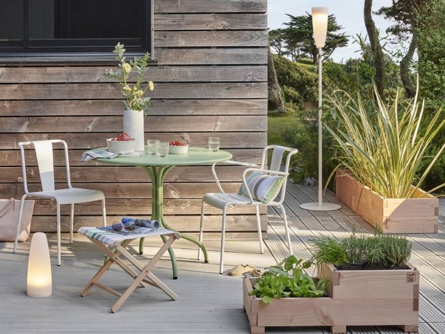 Une table de jardin en couleur - Gamm vert