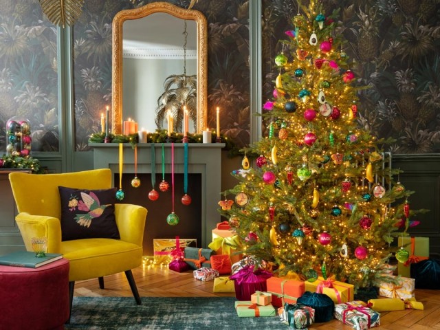 Comment décorer le sapin de Noël en guirlandes lumineuses