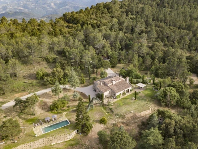 Un mas provençal transformé en maison d'hôtes de caractère