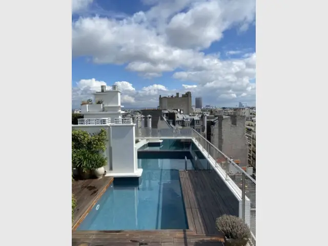 Une piscine rénovée avec élégance