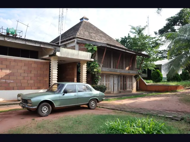 Demas Nwoko, Modulation signature laterite blocks, 1976, Idumuje Ugboko, Nigeria