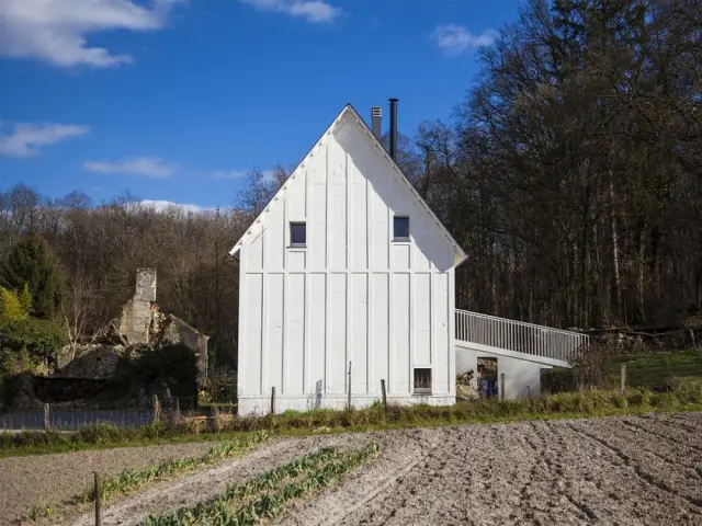 Ventilation naturelle et gestion particulière de l'eau - Une maison inhabitée transformée