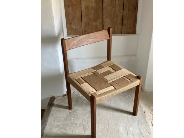 Une assise au motif aléatoire