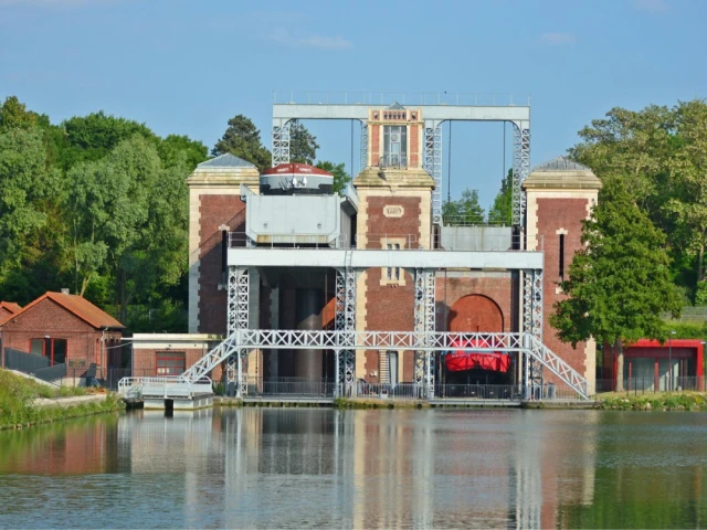 Ascenseur à bateaux des Fontinettes - Arques