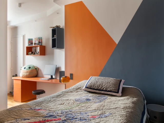 Une chambre très colorée 