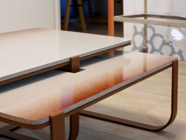 Une table en lave et ferronnerie