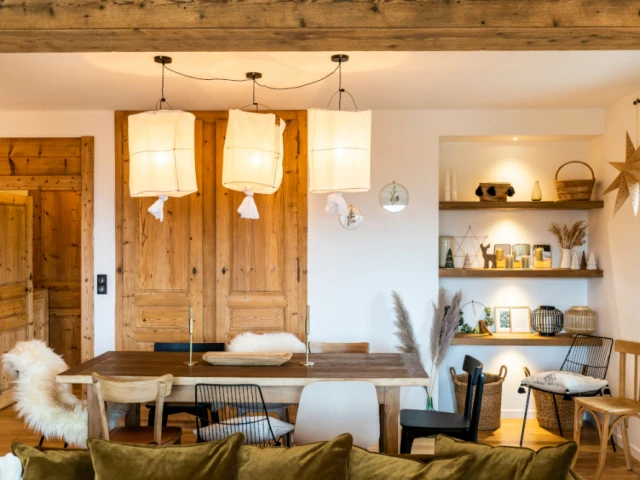 Une salle à manger propice aux grandes tablées