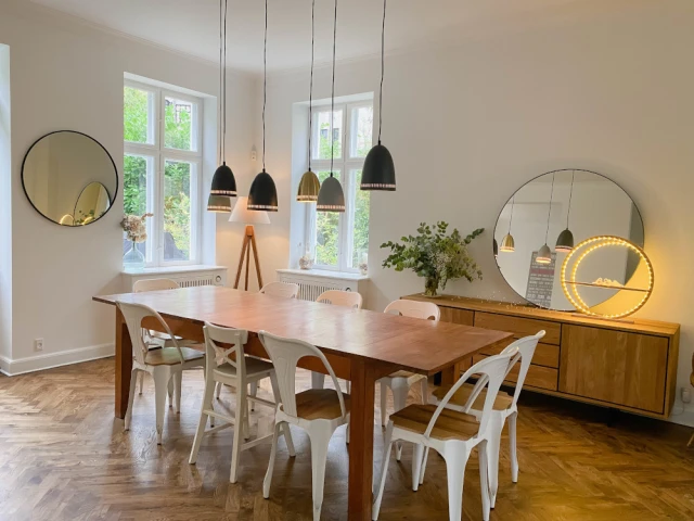 Une salle à manger lumineuse