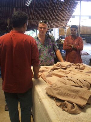 Visite d'une usine de textile indienne en compagnie de Niels Peter Flint. 