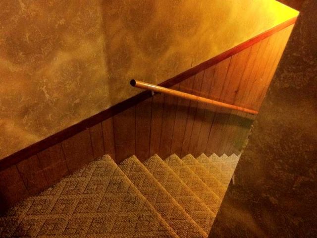 Main courante d'escalier : l'installer à bonne hauteur