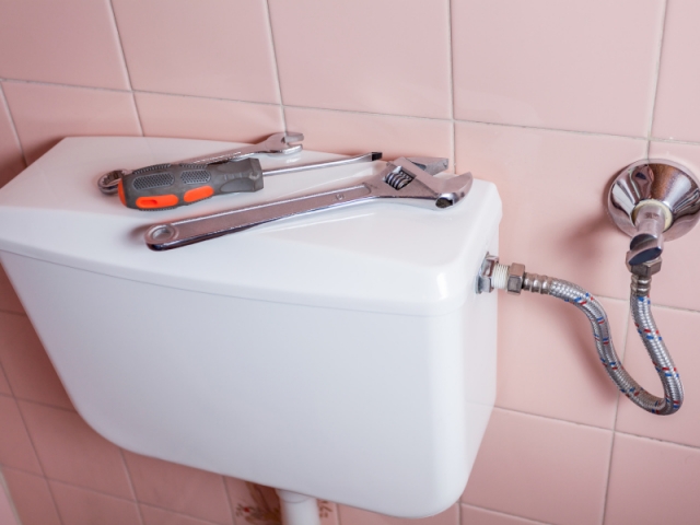 Comment remplacer une chasse d'eau ou mécanisme de WC