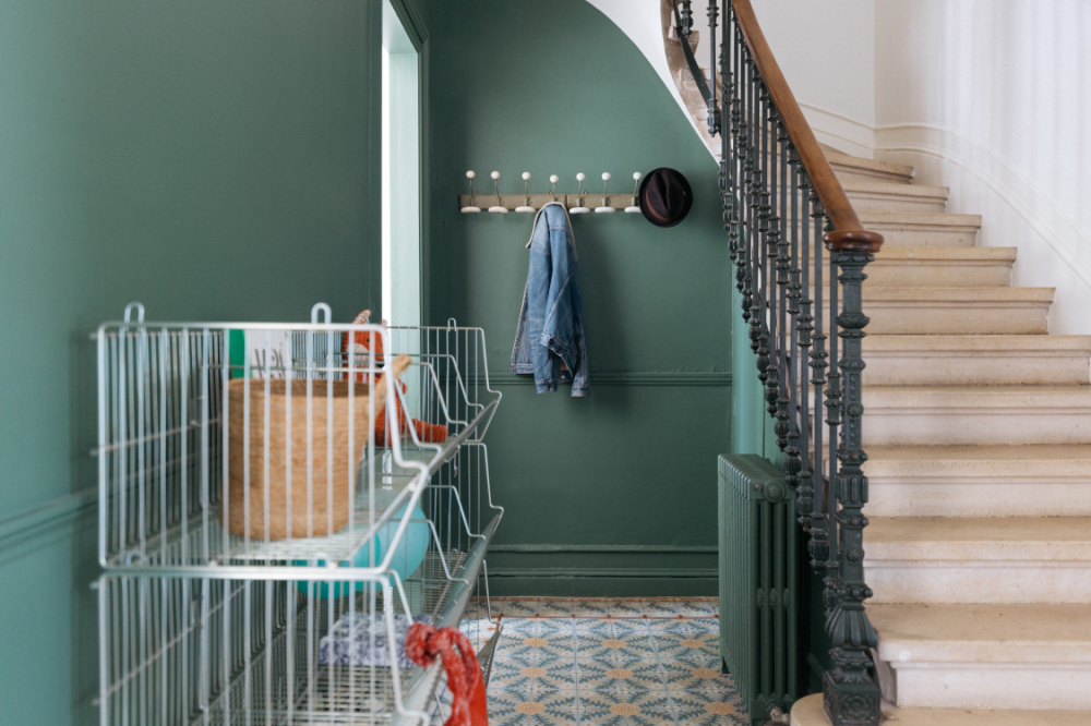 Les rangements ont été placés au niveau de la cage d'escalier