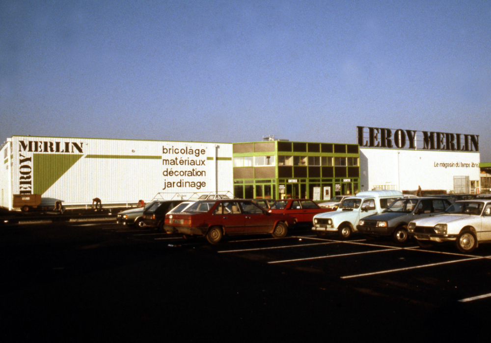 Le logo au triangle vert est adopté en 1982